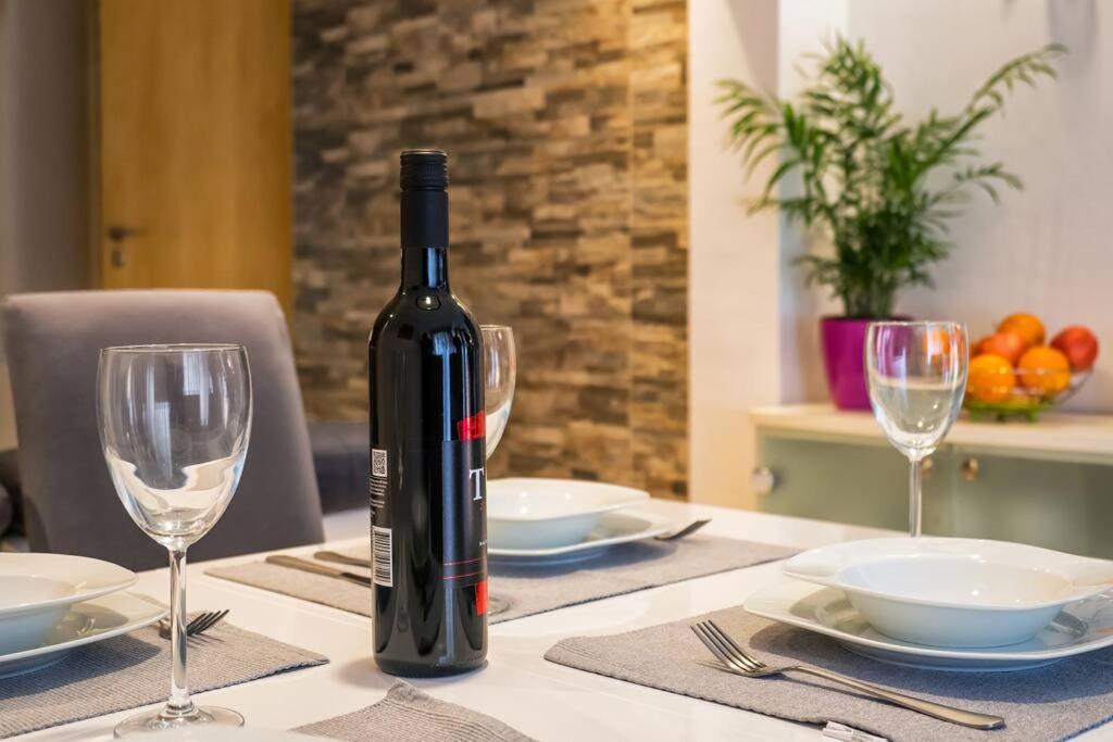 Relaxing 2Bd Apartment, Ground Floor - Walk To Old Town Split Exterior foto
