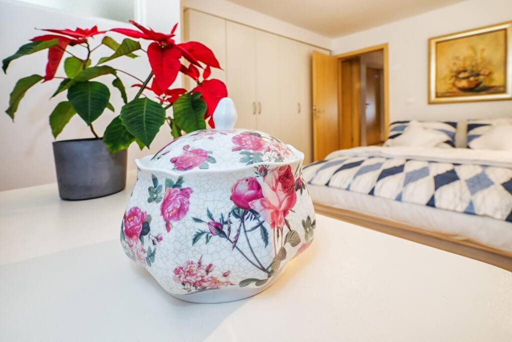 Relaxing 2Bd Apartment, Ground Floor - Walk To Old Town Split Exterior foto