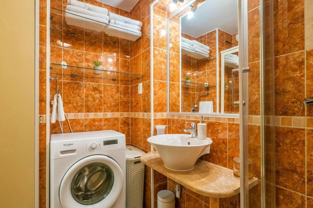 Relaxing 2Bd Apartment, Ground Floor - Walk To Old Town Split Exterior foto