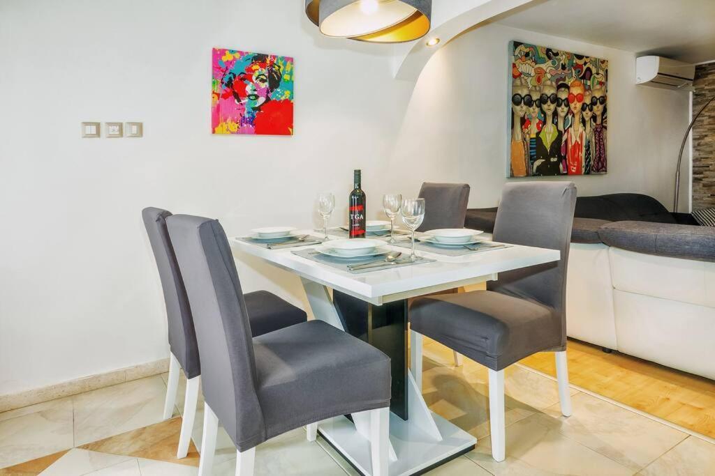 Relaxing 2Bd Apartment, Ground Floor - Walk To Old Town Split Exterior foto