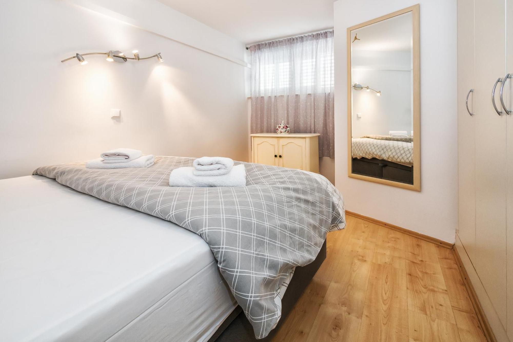 Relaxing 2Bd Apartment, Ground Floor - Walk To Old Town Split Exterior foto