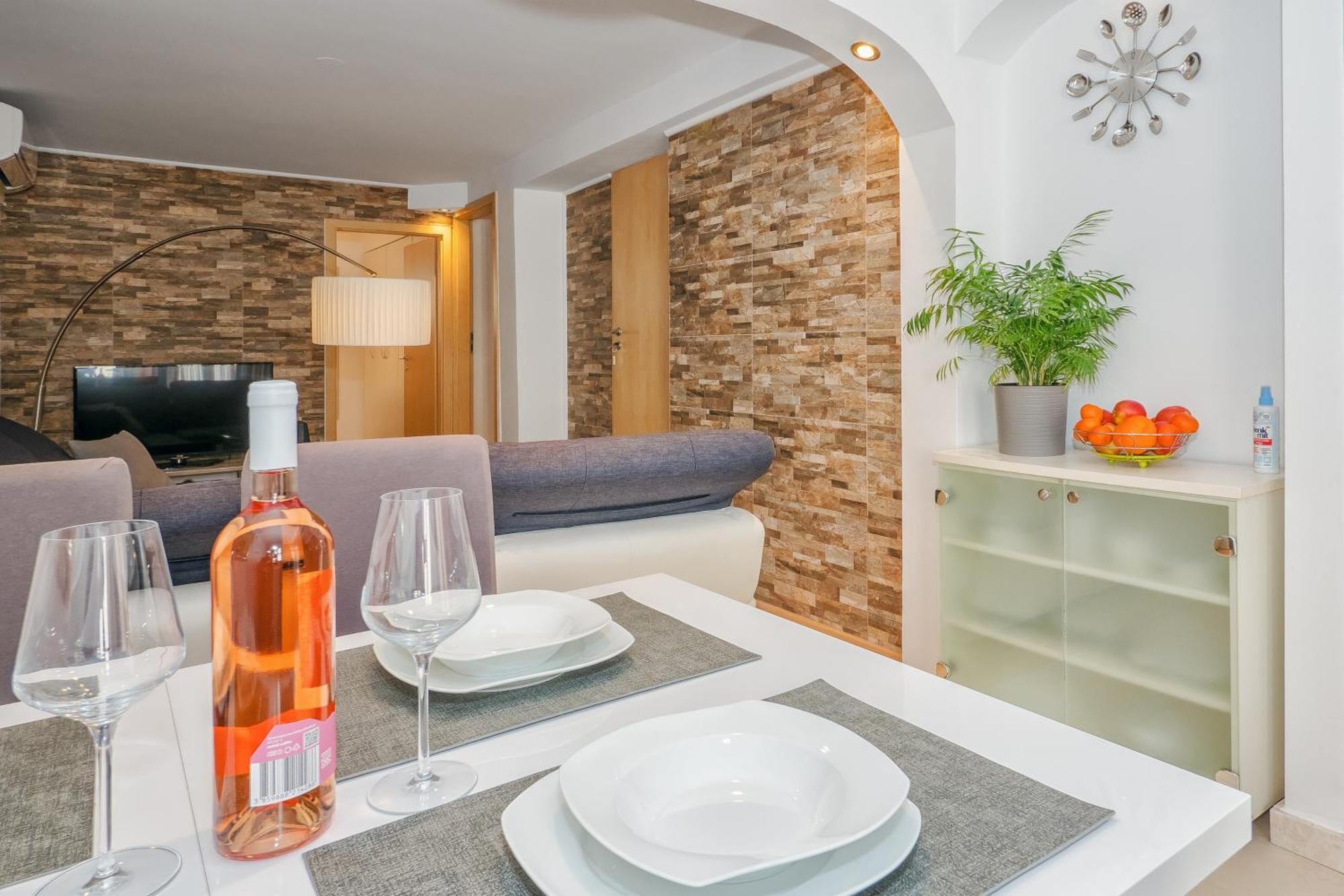 Relaxing 2Bd Apartment, Ground Floor - Walk To Old Town Split Exterior foto